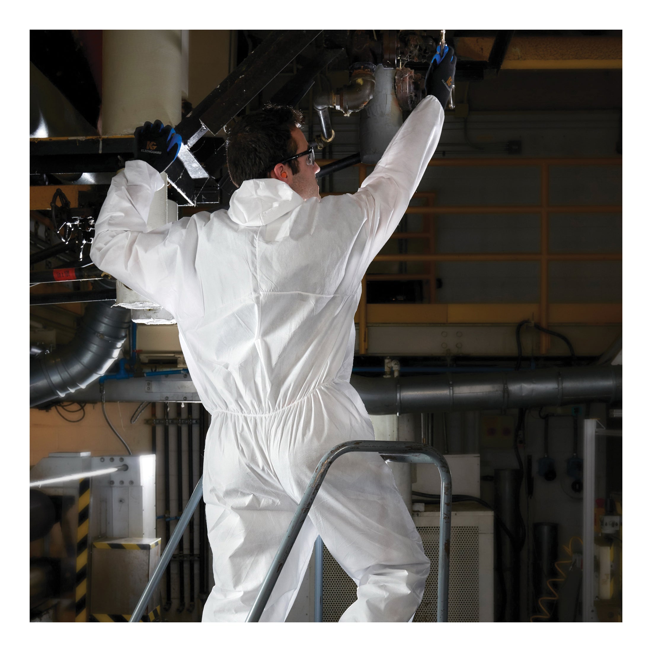 KLEENGUARD KleenGuard KIM49115 A20 Breathable Particle Protection Coveralls with Hood, Elastic Back, Wrists, & Ankles, 2XL, White