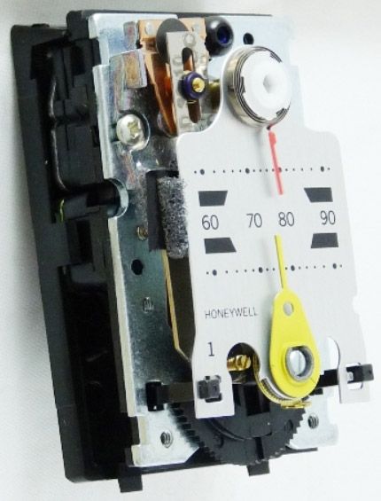 HONEYWELL Honeywell TP973A2076 Pneumatic Thermostat 60-90F Direct Acting