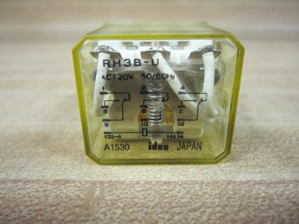 IDEC RH3B-UAC120V RELAYS