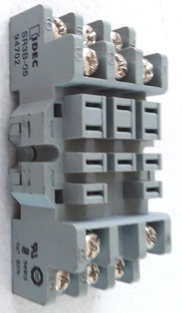 IDEC IDEC SR3B-05 Relay Socket 250V 11 Pin Screw Terminal DIN Rail Standard