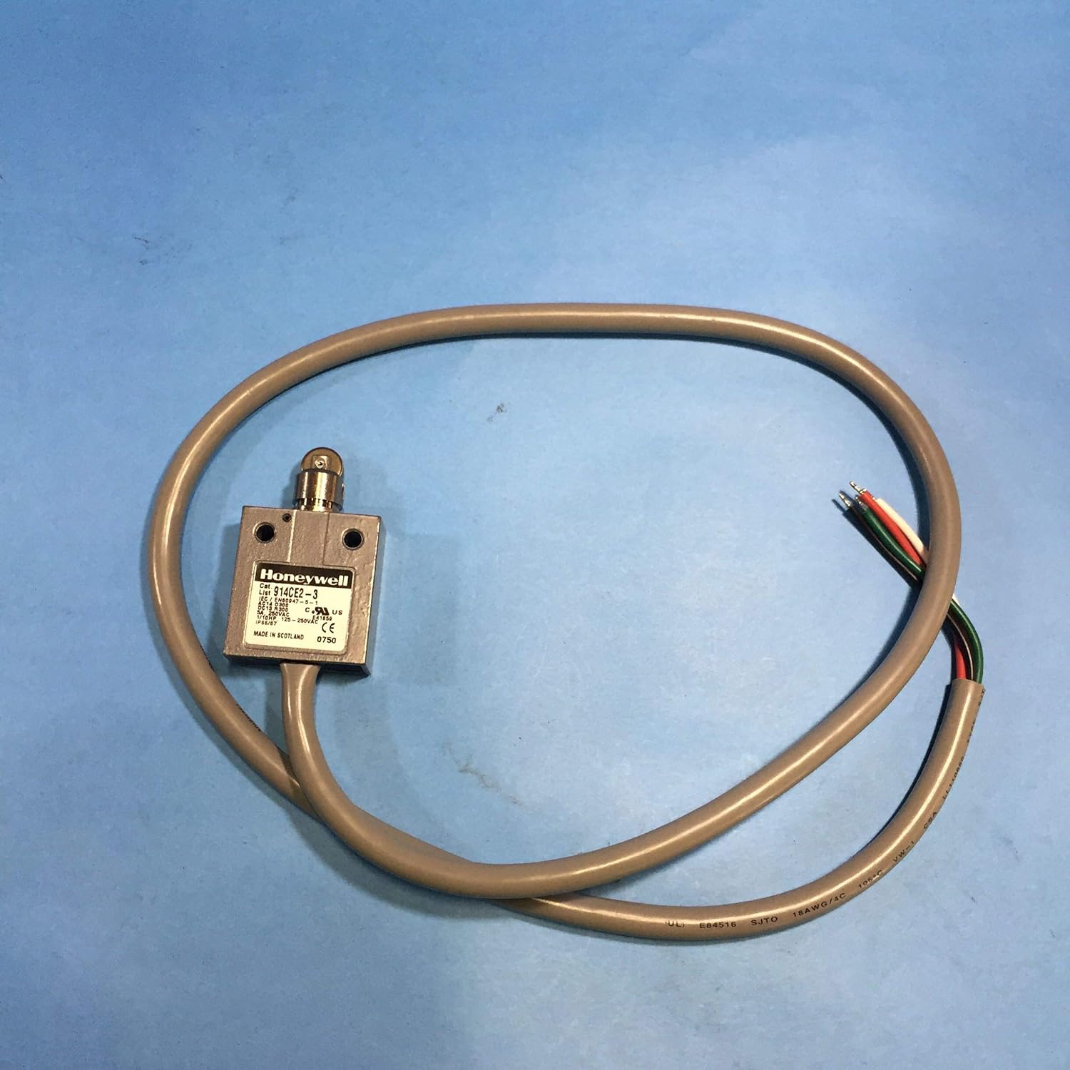 HONEYWELL Honeywell 914CE2-3 Miniature Enclosed Limit Switch 240 VAC 5 A Compact Precision