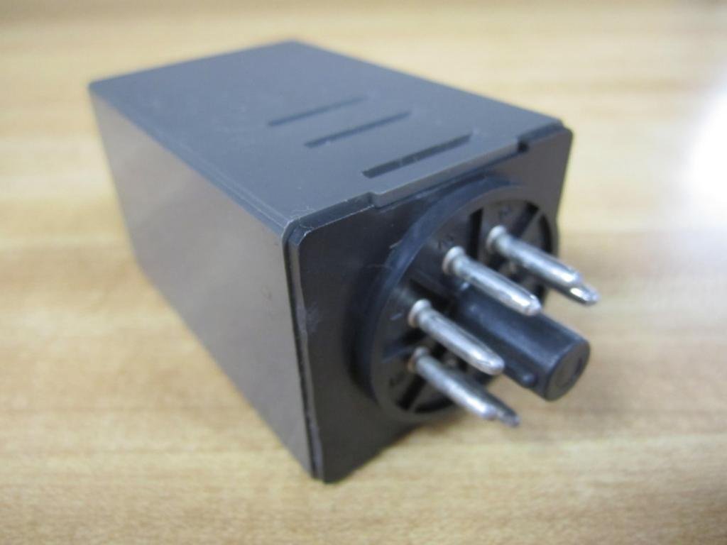 IDEC IDEC GT3A-3AF20 Multi-Mode Timer 100-240VAC DPDT Delay Replacement GT3D-3AF20