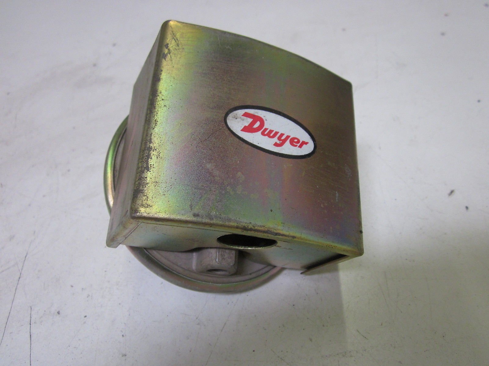 DWYER Dwyer 1823-10 Low Differential Pressure Switch 2.0-10 Inches WC