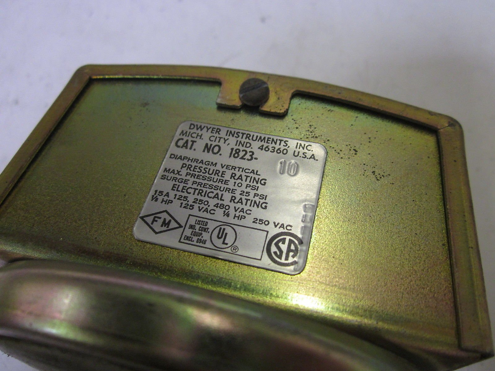 DWYER Dwyer 1823-10 Low Differential Pressure Switch 2.0-10 Inches WC