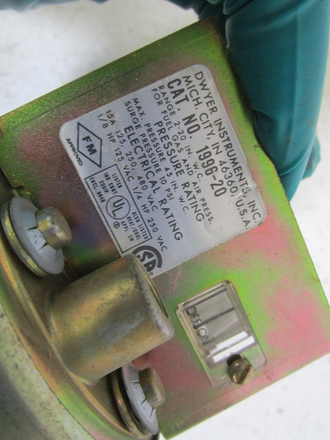 DWYER Dwyer 1996-20 Gas Pressure Switch 4-20 Inches WC