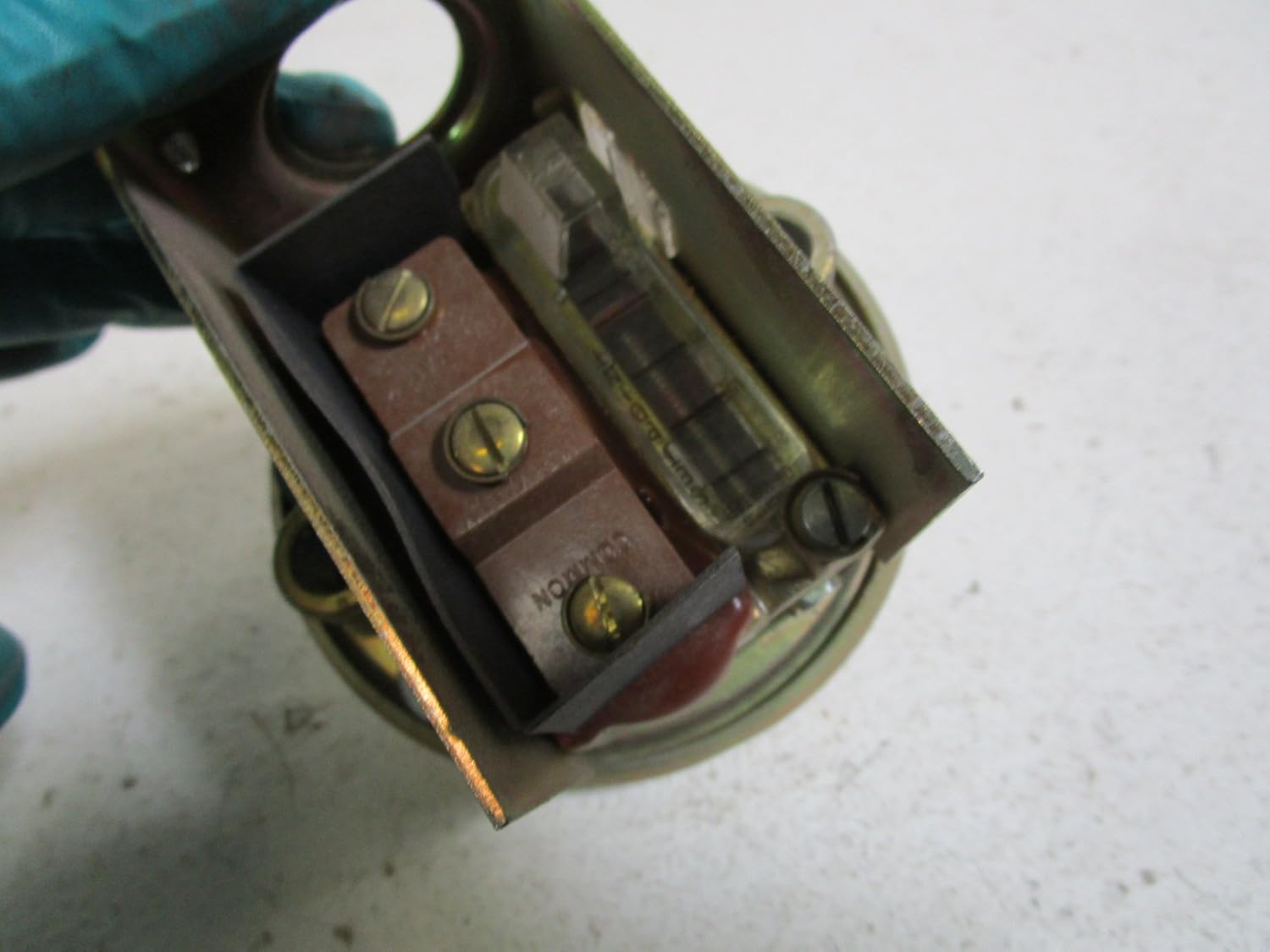 DWYER Dwyer 1996-20 Gas Pressure Switch 4-20 Inches WC