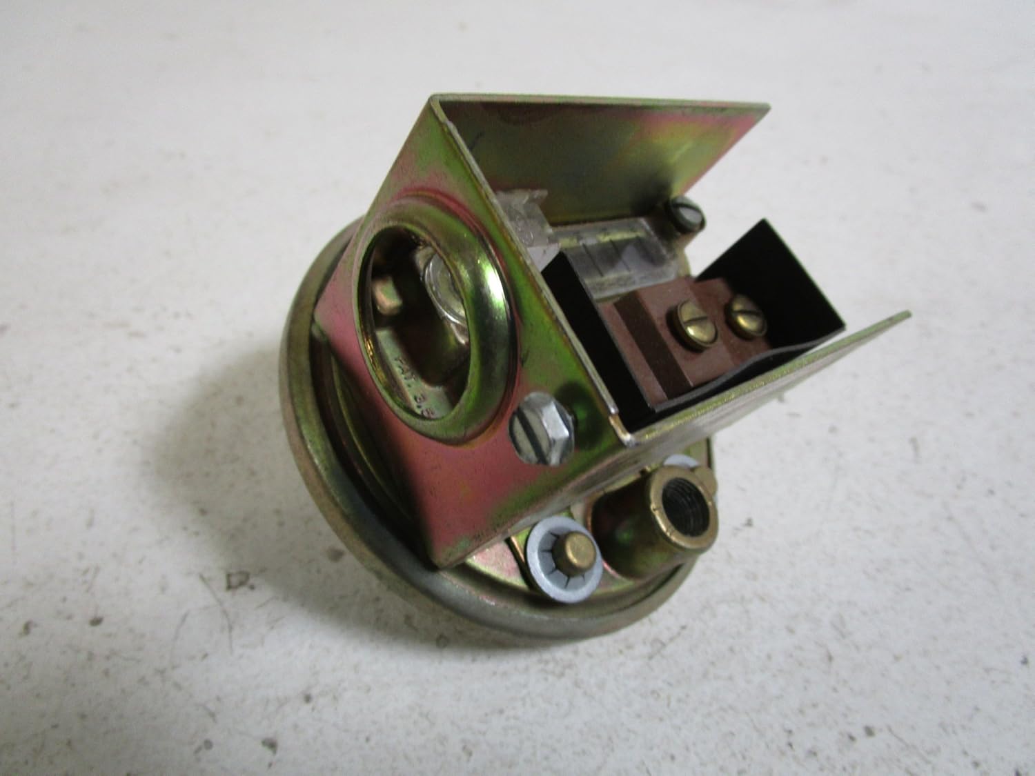 DWYER Dwyer 1996-20 Gas Pressure Switch 4-20 Inches WC