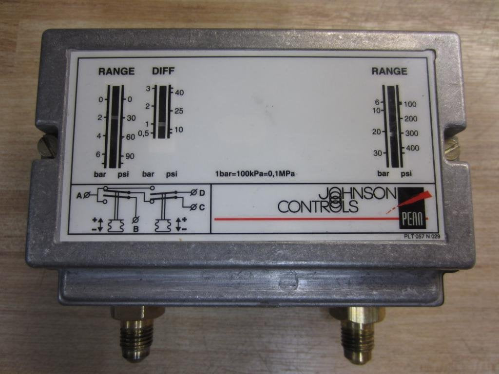 JOHNSON CONTROLS Johnson Controls P78LCA-9300 Dual Pressure Control