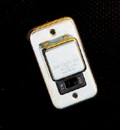LITTELFUSE Littelfuse LSSU Series Box Cover Unit 15A 125V with Single Pole Fuse Holder