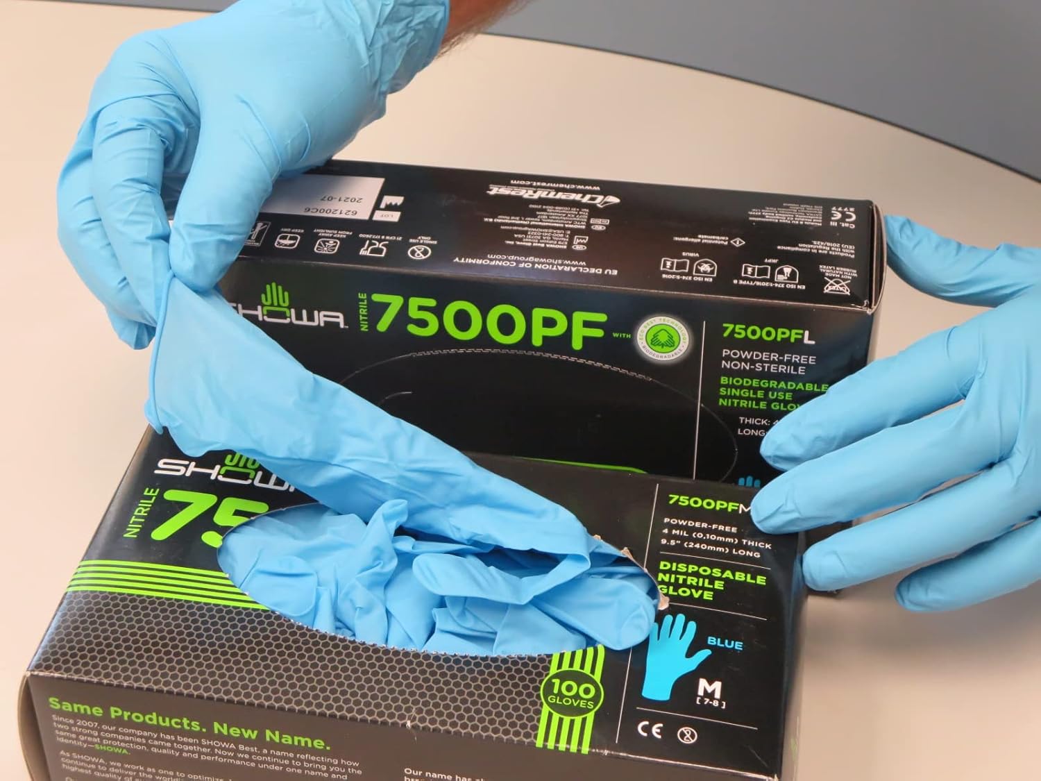 SHOWA SHOWA 7500PFM Nitrile Disposable Gloves Rolled Cuff Medium Blue