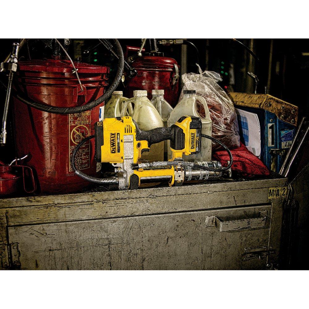 DEWALT DeWalt DCGG571M1 20V MAX Grease Gun Kit 14.5 oz Cartridge 10000 PSI
