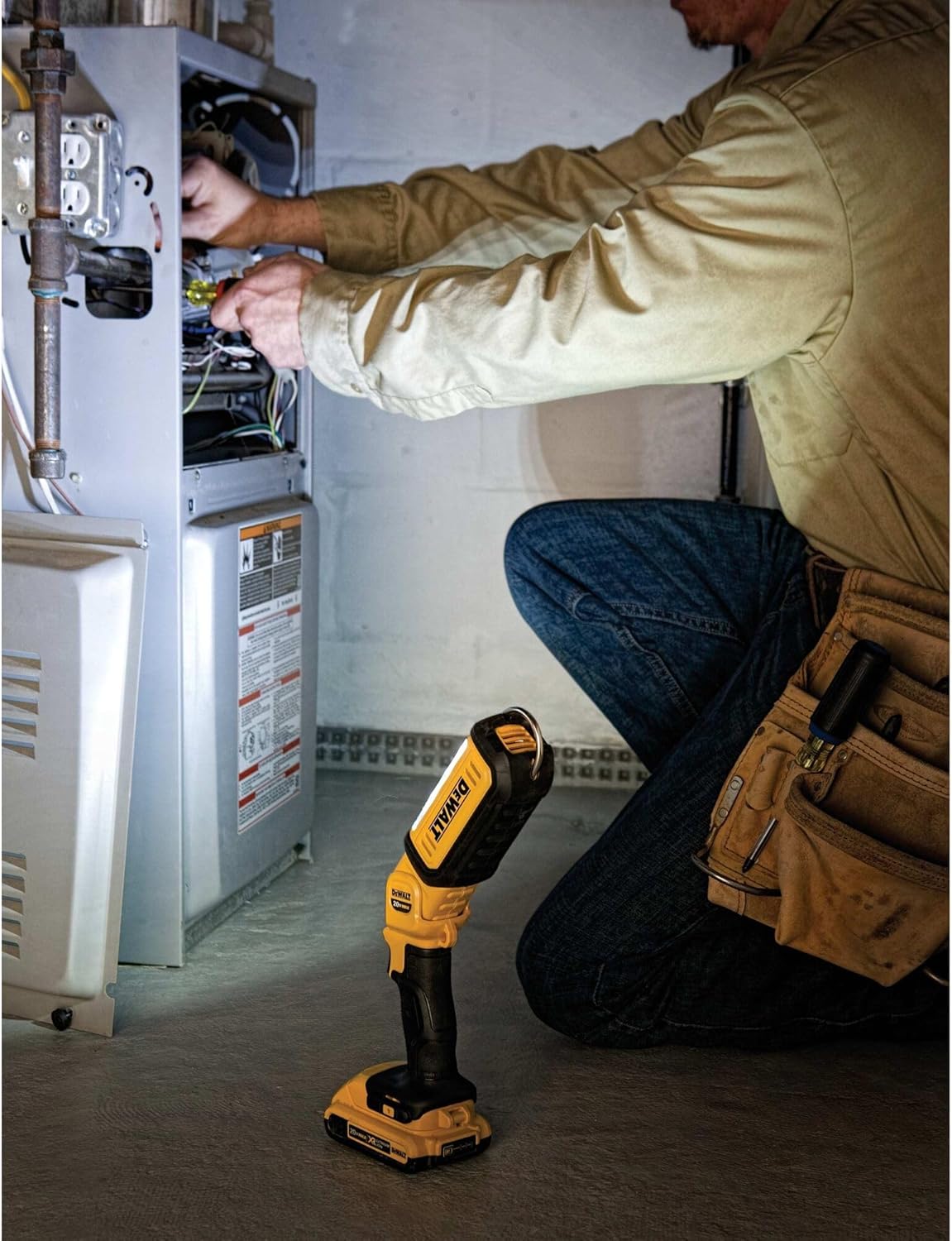 DEWALT DEWALT DCL050 20V Max LED Work Light, 100 Degree Pivoting Head, 1000 Lumens, Cordless