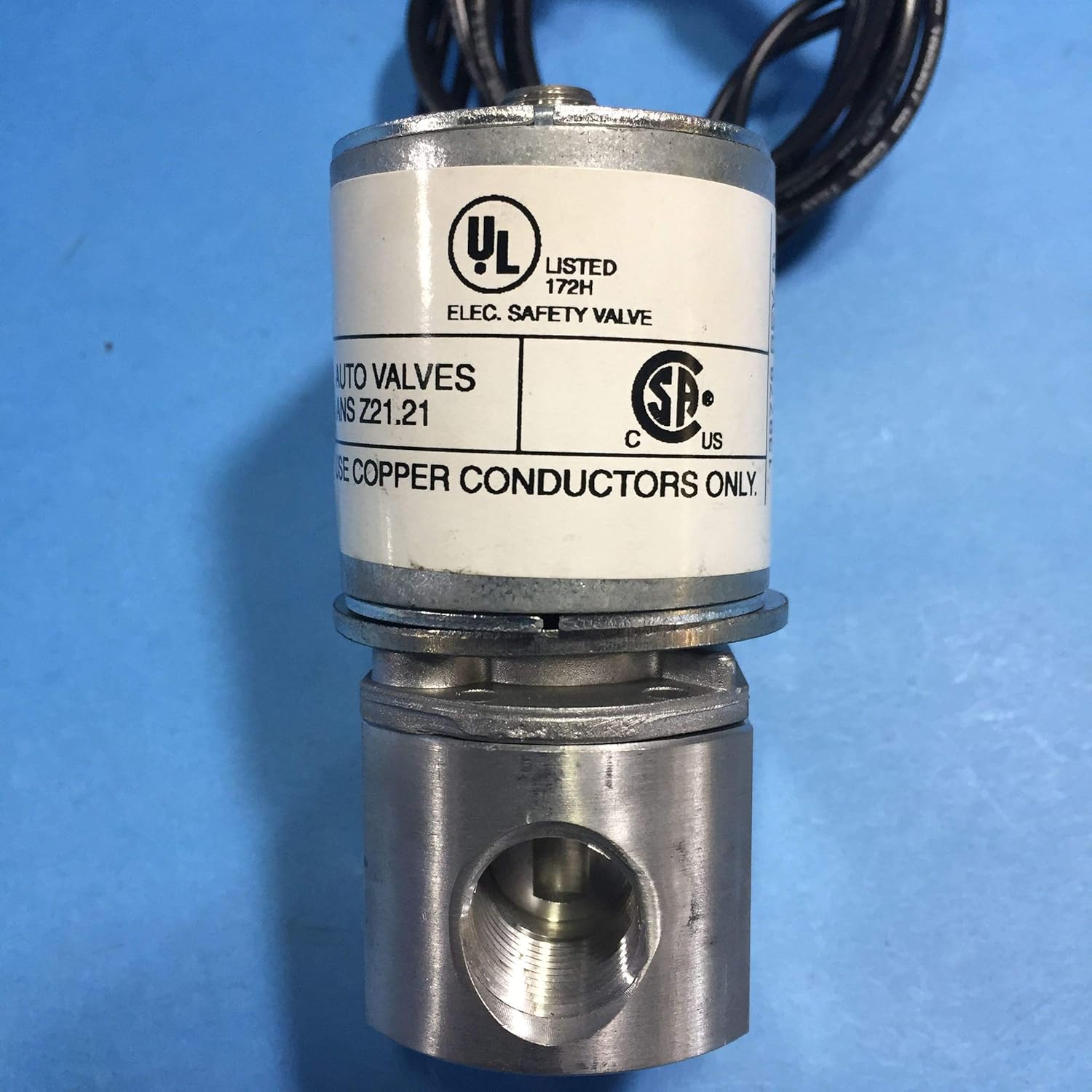 HONEYWELL Honeywell V4046C1054 Pilot Gas Solenoid Valve 120VAC 3/8 inch