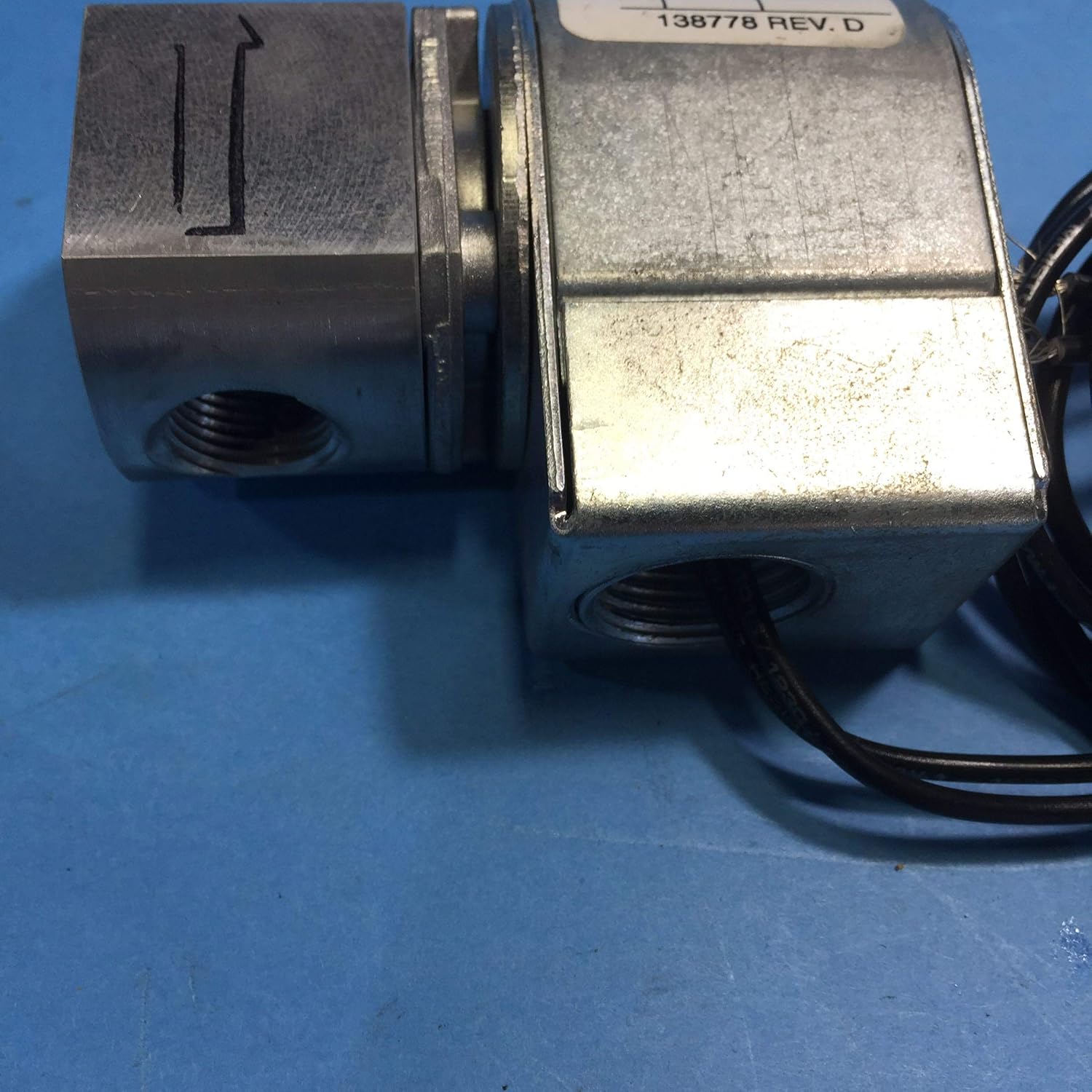 HONEYWELL Honeywell V4046C1054 Pilot Gas Solenoid Valve 120VAC 3/8 inch