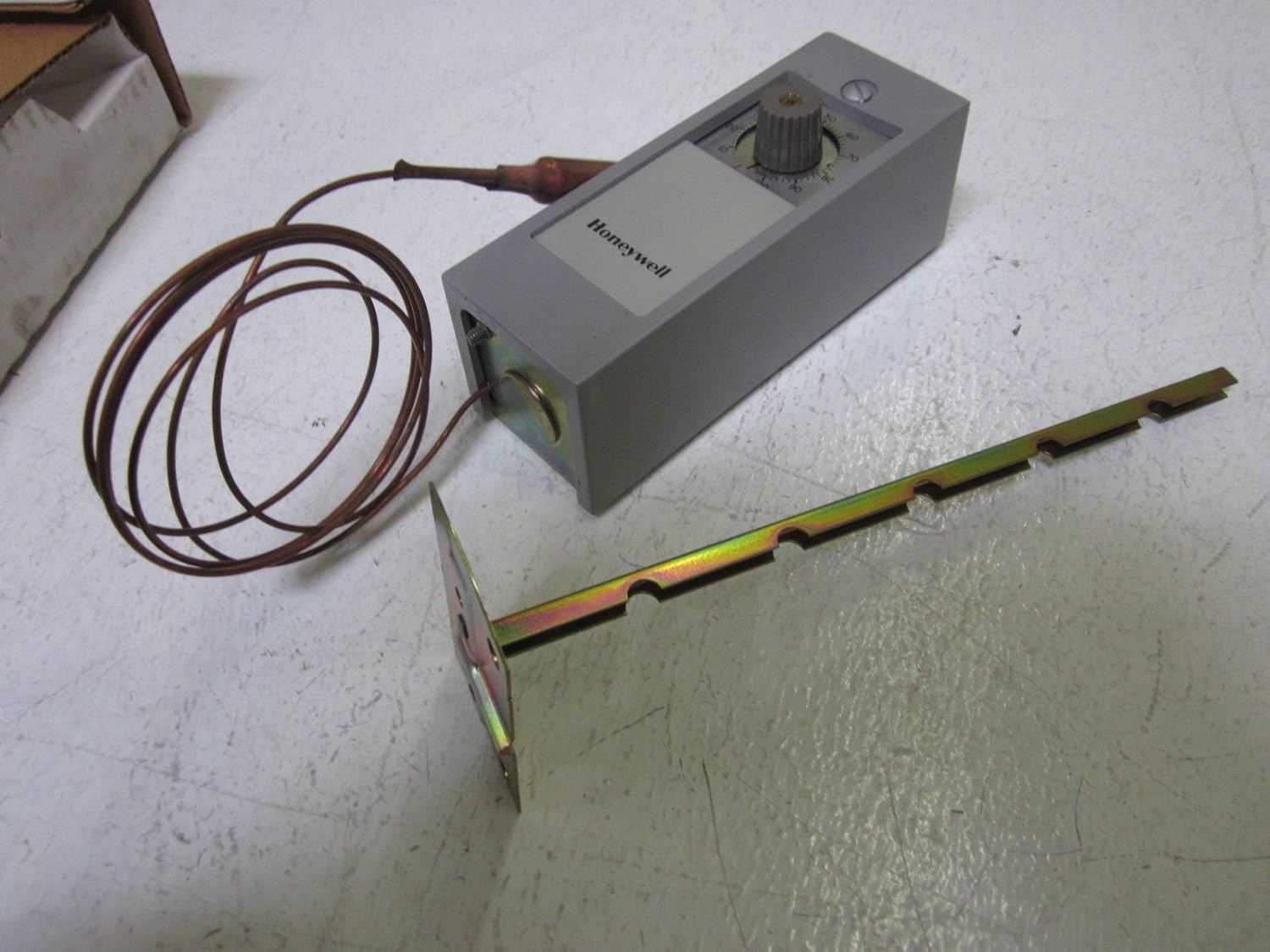 HONEYWELL Honeywell T675A1508 Remote Bulb Controller 0-100F Setpoint Range 3-10F Diff 5ft Copper Bulb
