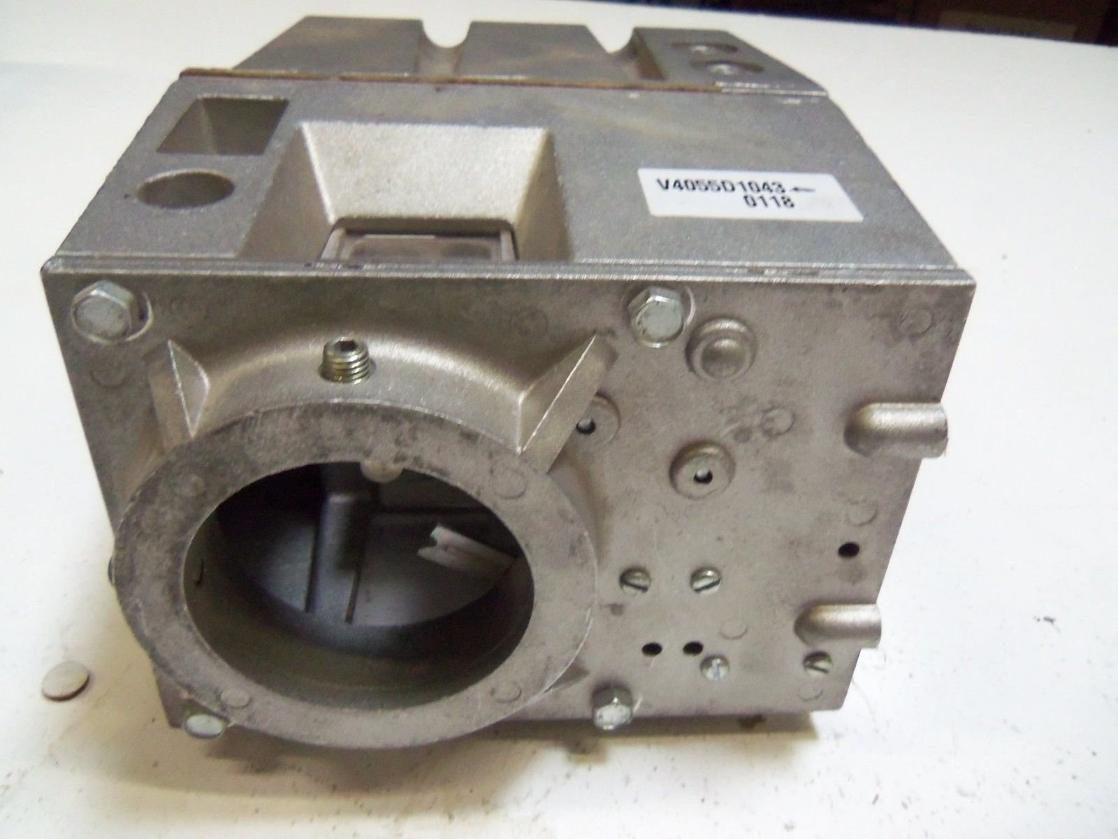 HONEYWELL Honeywell V4055D1043 On-Off Fluid Power Gas Valve Actuator 120 Vac 60 Hz