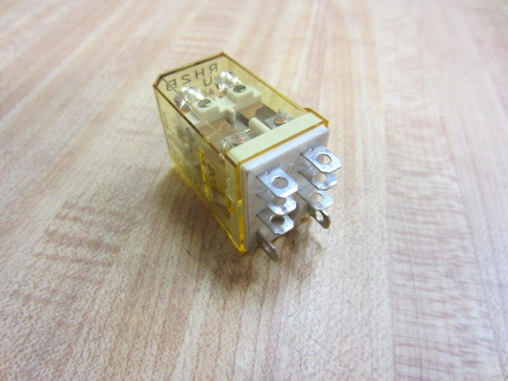 IDEC RH2B-UAC24V DPDT RELAYS