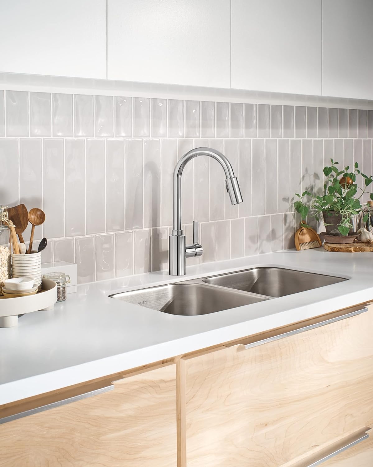 MOEN Moen 7882 Genta LX Chrome Single-Handle Pulldown Kitchen Faucet