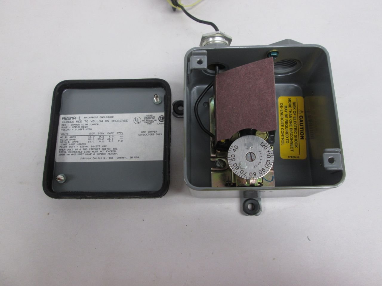 JOHNSON CONTROLS Johnson Controls A28MA-1C Penn Series A28 Two-Stage Temperature Control with Weatherproof Enclosure, Two-SPDT Switch Action, 4 to 49 Degree C Range, 3/8 x 4 Bulb, 6 Ft Capillary