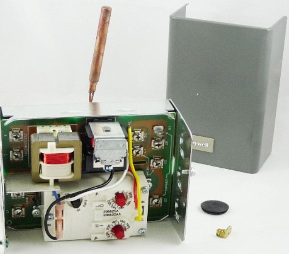 HONEYWELL Honeywell L8124A1015 Aquastat Triple Relay 120V