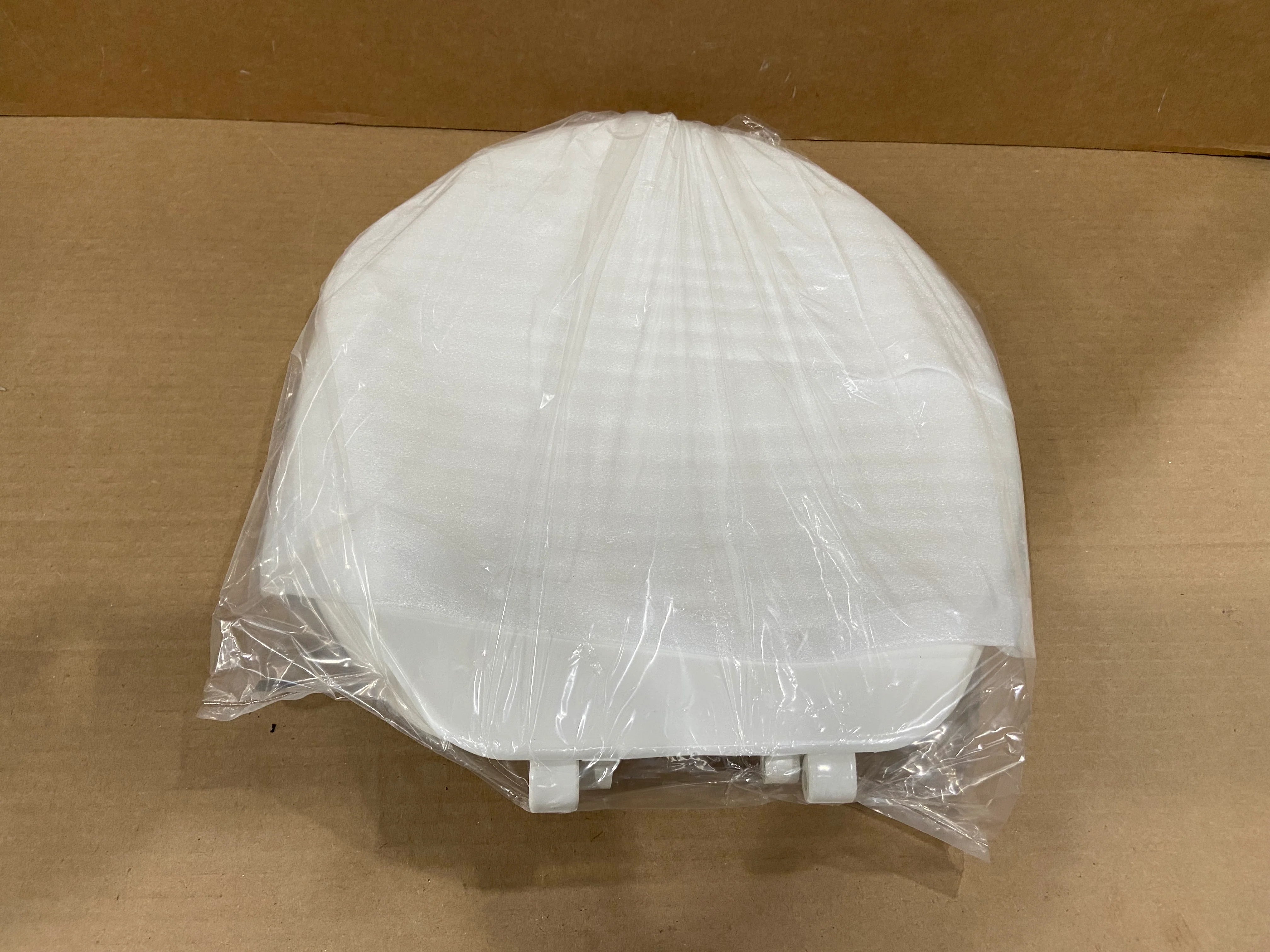 AMERICAN STANDARD American Standard P030568100 Round White Toilet Seat With Cover