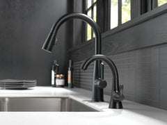 DELTA FAUCET Delta Faucet 9113T-BL-DST Essa Single Handle Pull Down Kitchen Faucet with Touch Activation