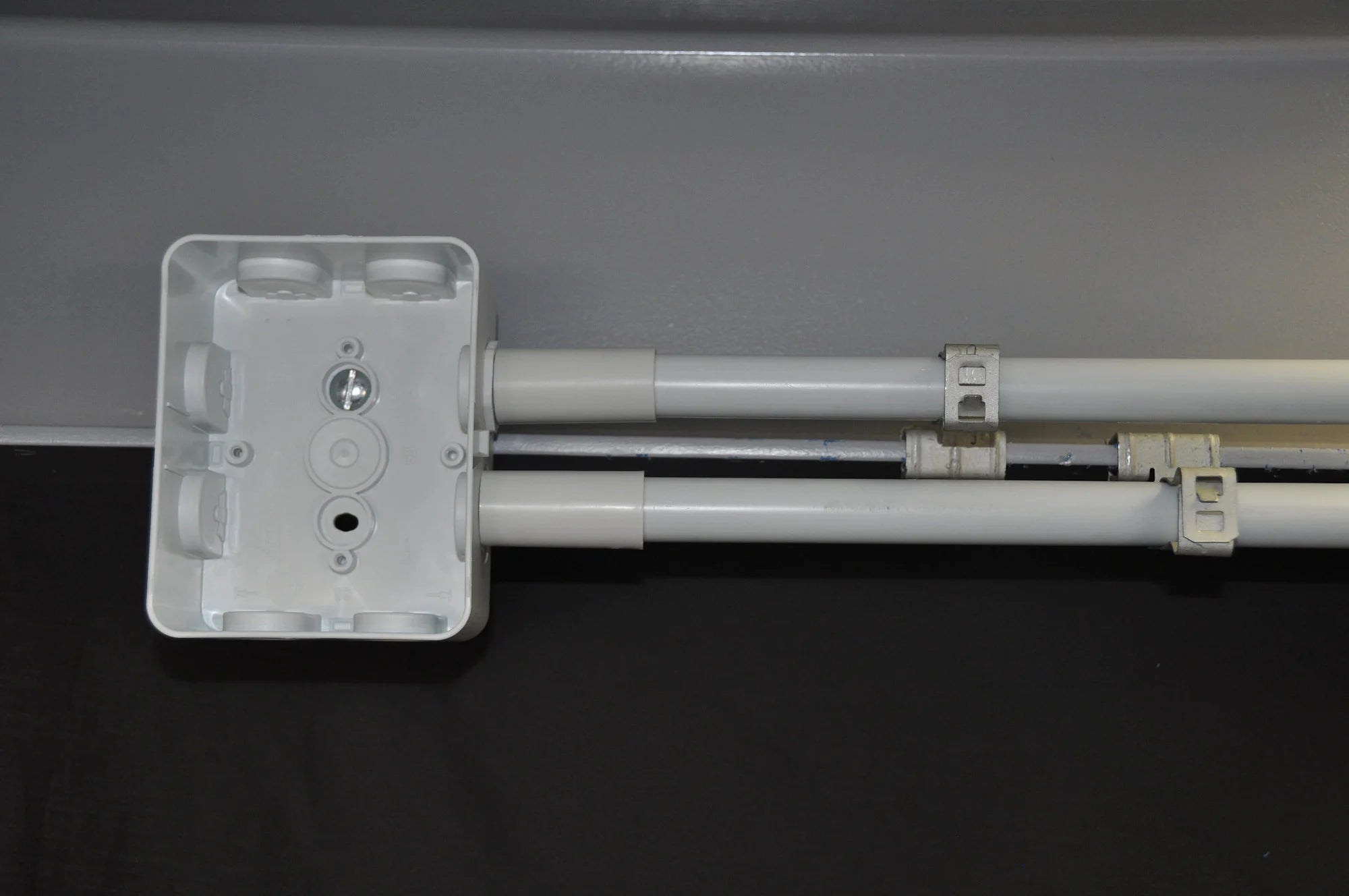 NVENT CADDY nVent CADDY 32M24SM H-MSM Conduit/Pipe to Flange Clip, 2 in Conduit, 1/8 to 1/4 Flange