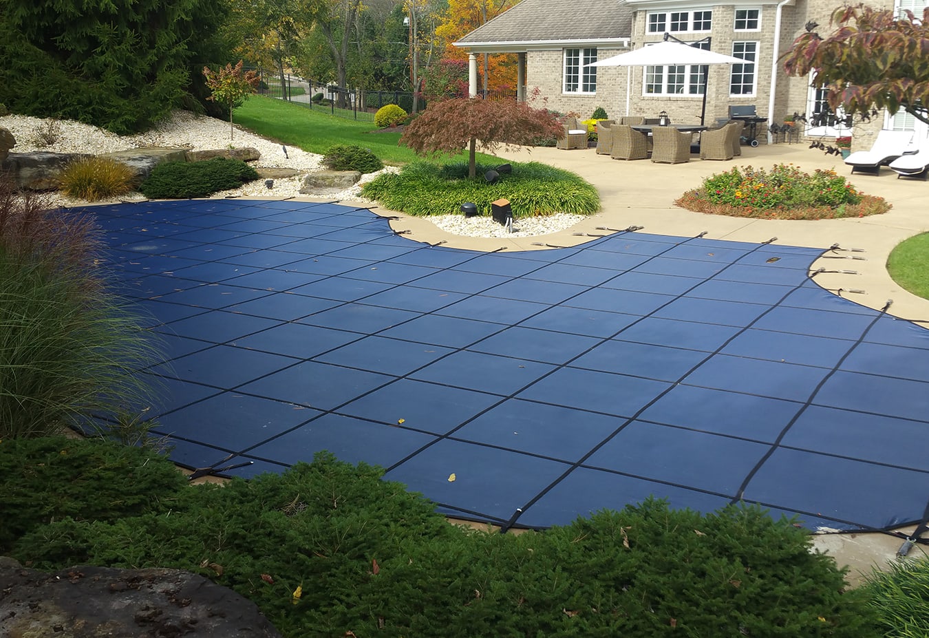 GLI POOL PRODUCTS GLI 20-2040RE-CES48-SAP-BLU GLI 12-Year Secur-A-Pool Mesh Safety Cover | Rectangle 20' x 40' Blue | 4' x 8' Center End Step