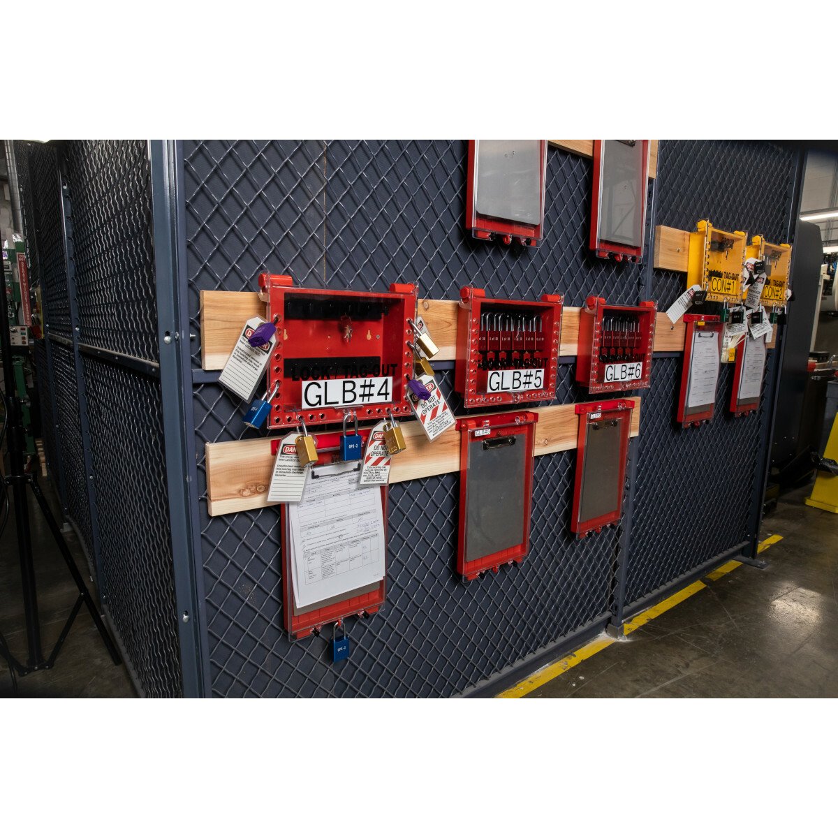 BRADY Brady GLB26 Group Lockout/Tagout Box