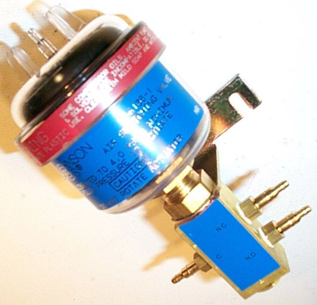 JOHNSON CONTROLS Johnson Controls V-6135-1 Pneumatic Air Switching Valve 3 Way