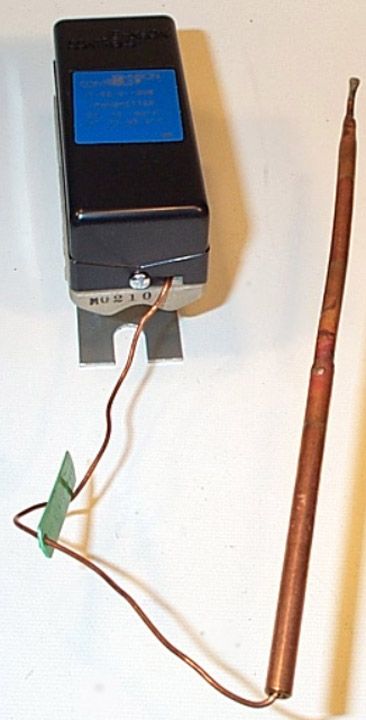 JOHNSON CONTROLS Johnson Controls T-5210-1008 Pneumatic Temperature Transmitter 50/150F 5.5CAP