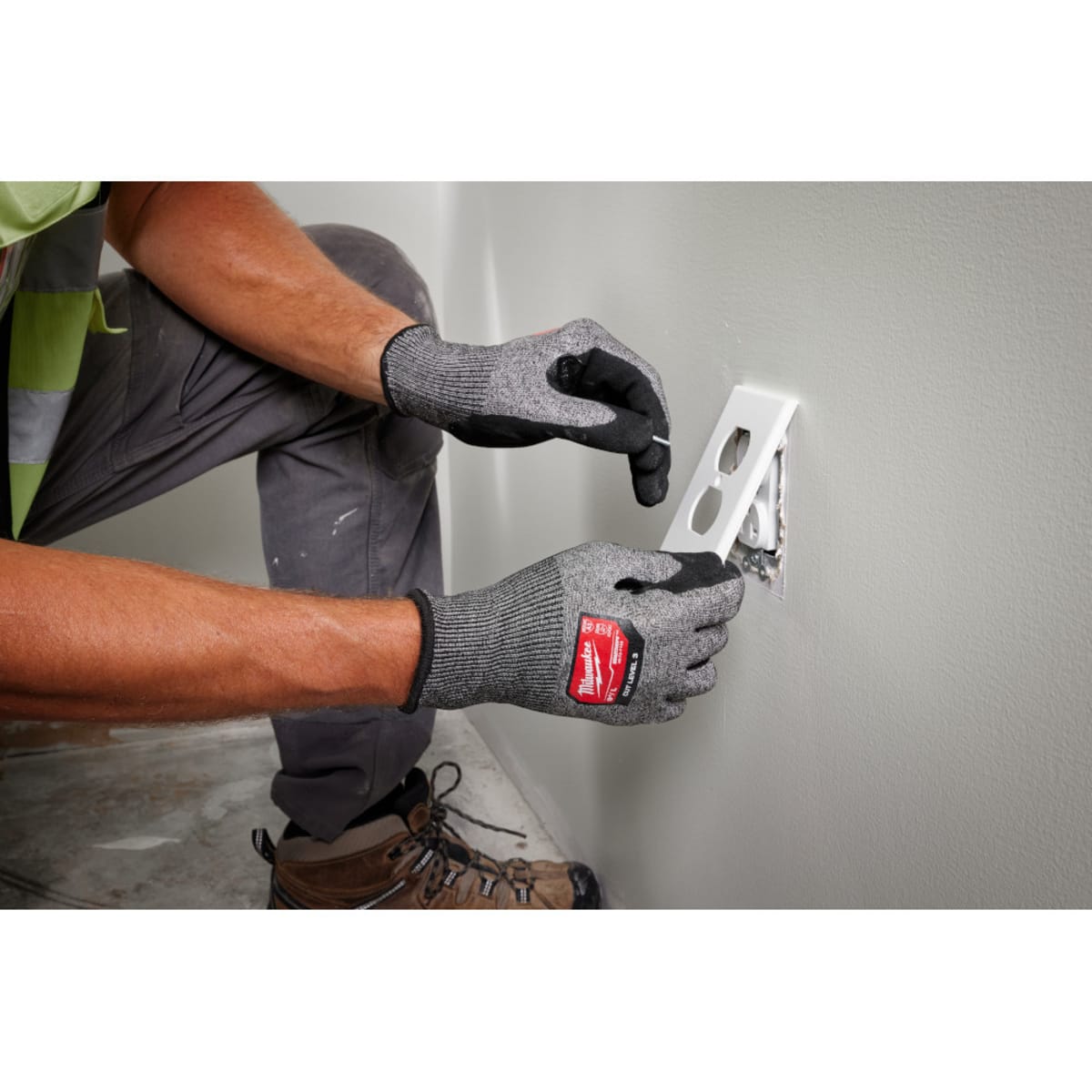 MILWAUKEE Milwaukee Tool 48-73-7130 Cut Level 3 High-Dexterity Nitrile Dipped Gloves - S