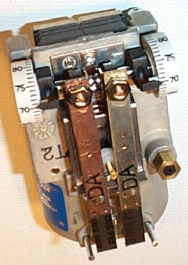JOHNSON CONTROLS Johnson Controls T-4506-204 Pneumatic Room Thermostat Direct Acting Vertical