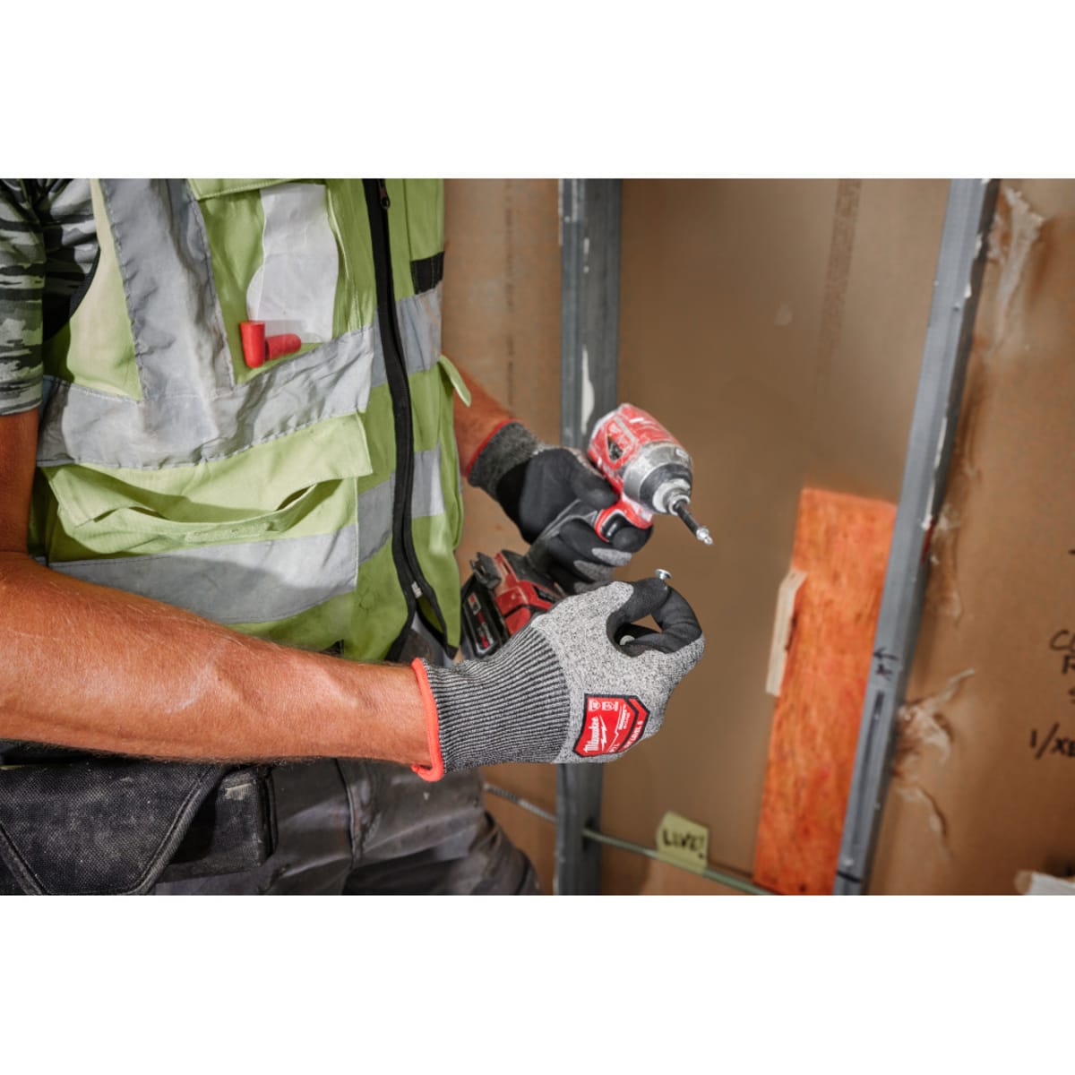 MILWAUKEE Milwaukee Tool 48-73-7151 Cut Level 5 High-Dexterity Nitrile Dipped Gloves - M