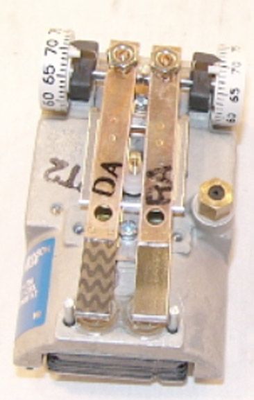 JOHNSON CONTROLS Johnson Controls T-4756-205 Pneumatic Room Thermostat
