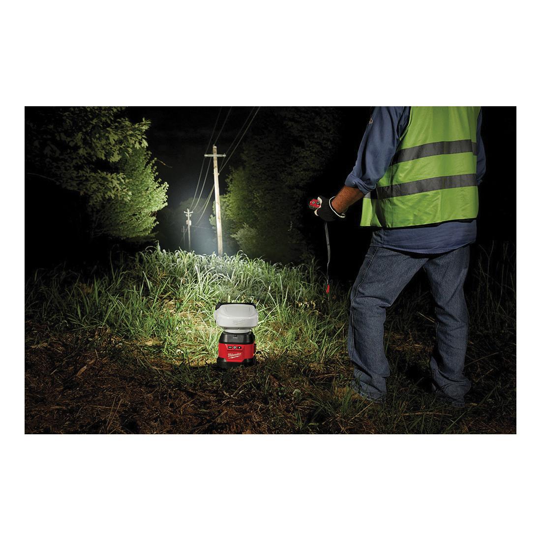 MILWAUKEE Milwaukee 2123-20 M18 Utility Remote Control Search Light with Portable Base