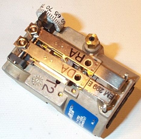 JOHNSON CONTROLS Johnson Controls T-4752-205 Pneumatic Room Thermostat 15#rev20#dir HORIZONTAL