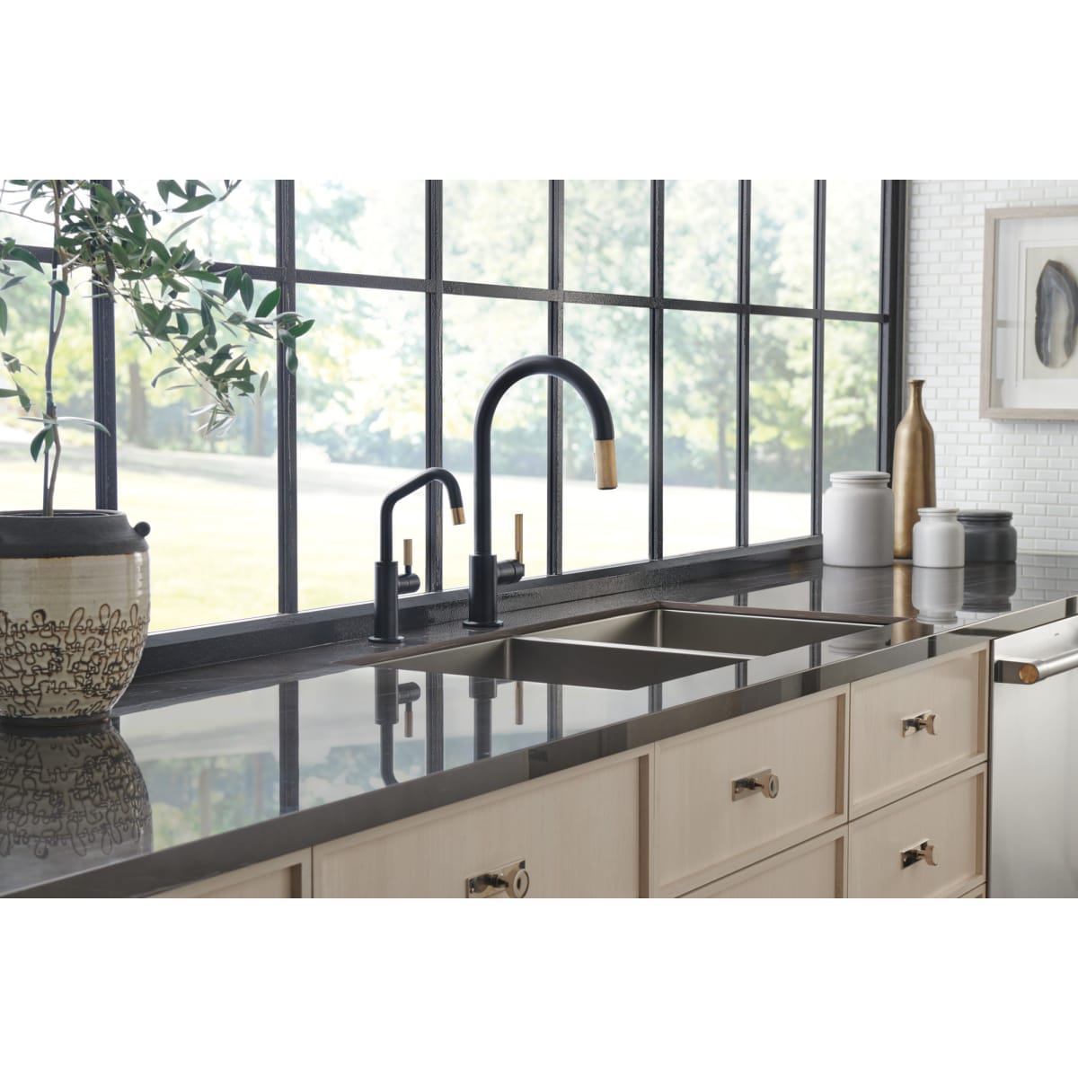 BRIZO Brizo 63043LF-BLGL Litze Pull-Down Faucet with Arc Spout and Knurled Handle