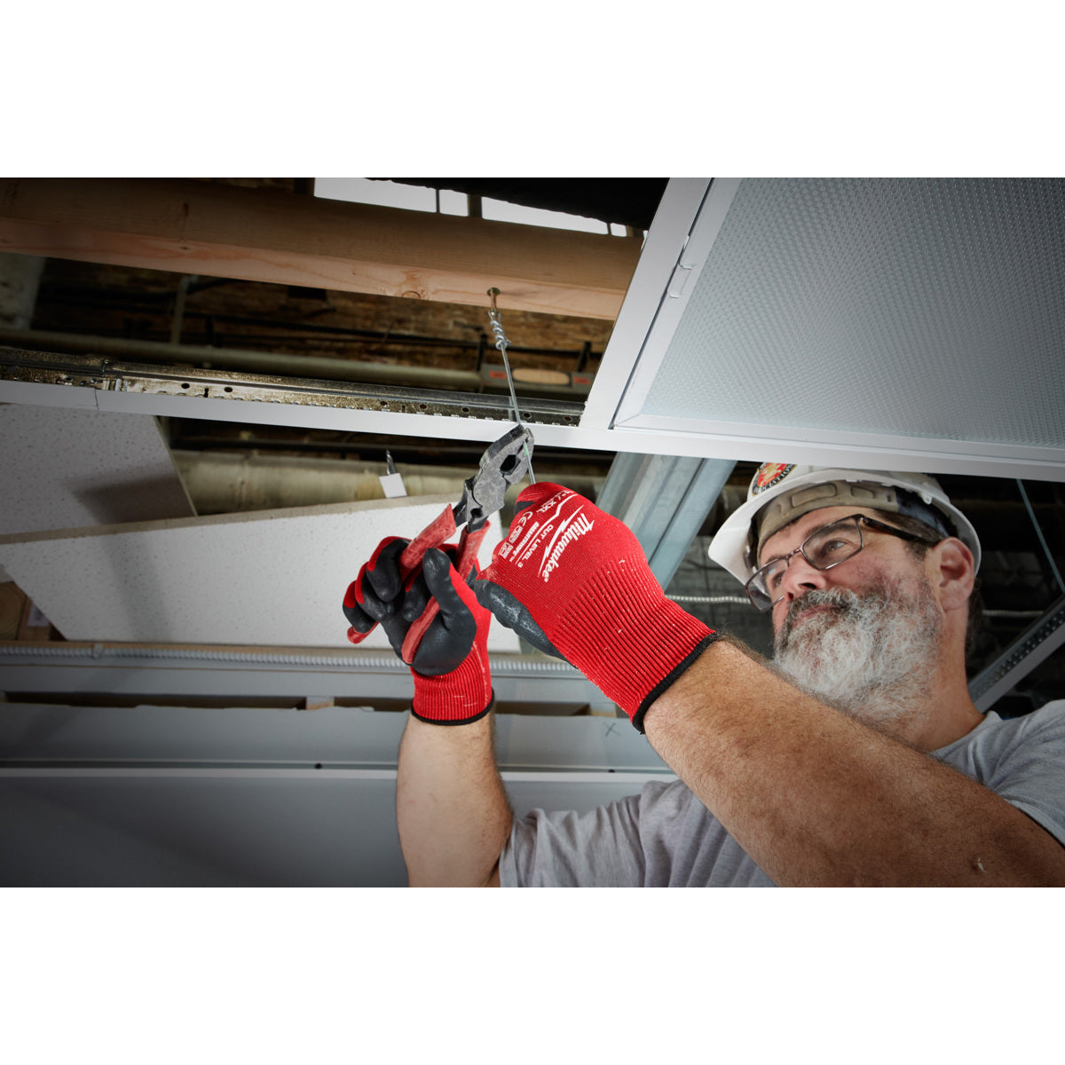 MILWAUKEE Milwaukee 48-22-8932 Cut Level 3 Dipped Gloves - L