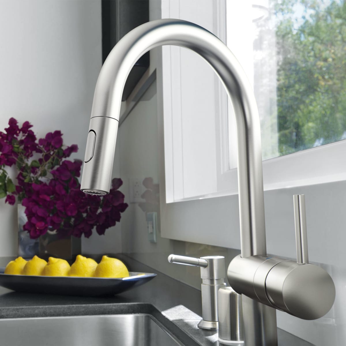 GROHE Grohe 31378DC3 Minta Single-Handle Pull-Down Kitchen Faucet Dual Spray 1.75 GPM