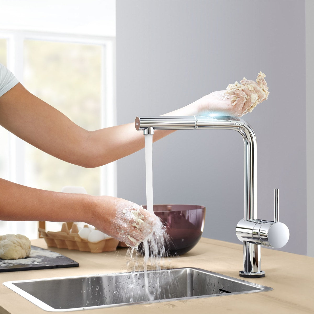 GROHE GROHE 30218001 Minta Touch Single Handle Pull Out Kitchen Faucet with Touch Activation