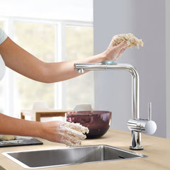GROHE GROHE 30218001 Minta Touch Single Handle Pull Out Kitchen Faucet with Touch Activation