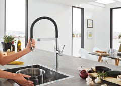 GROHE GROHE 30295000 Essence Professional Single Handle Pull Down Kitchen Faucet in StarLight Chrome