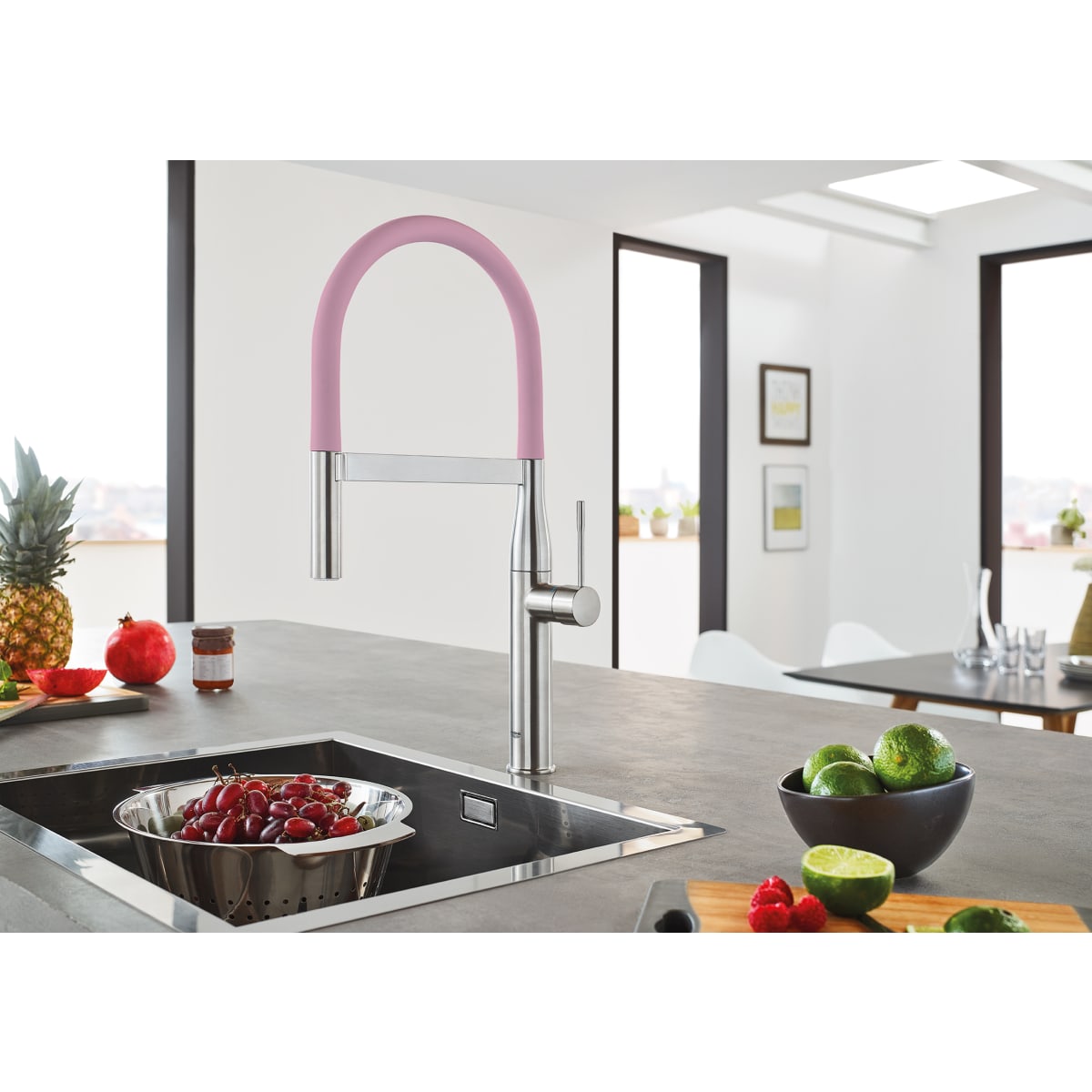 GROHE GROHE 30295DC0 Essence Professional Single Handle Pull Down Kitchen Faucet in SuperSteel Infinity