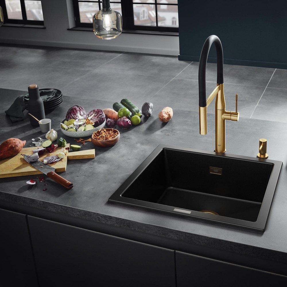 GROHE GROHE 30295GN0 Essence New Single Handle Pull Out Kitchen Faucet in Sunrise