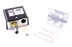 JOHNSON CONTROLS P70KA-7 PRESSURE SWITCHES