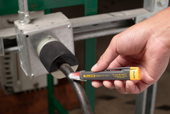 FLUKE CORPORATION Fluke LVD2 Non-Contact AC Voltage Detector and LED Flashlight