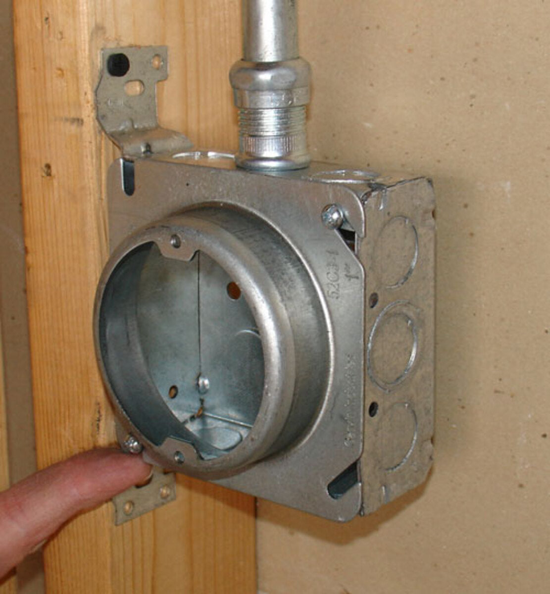 SOUTHWIRE Southwire 52C3 4-in Square to Round Raised Device Ring