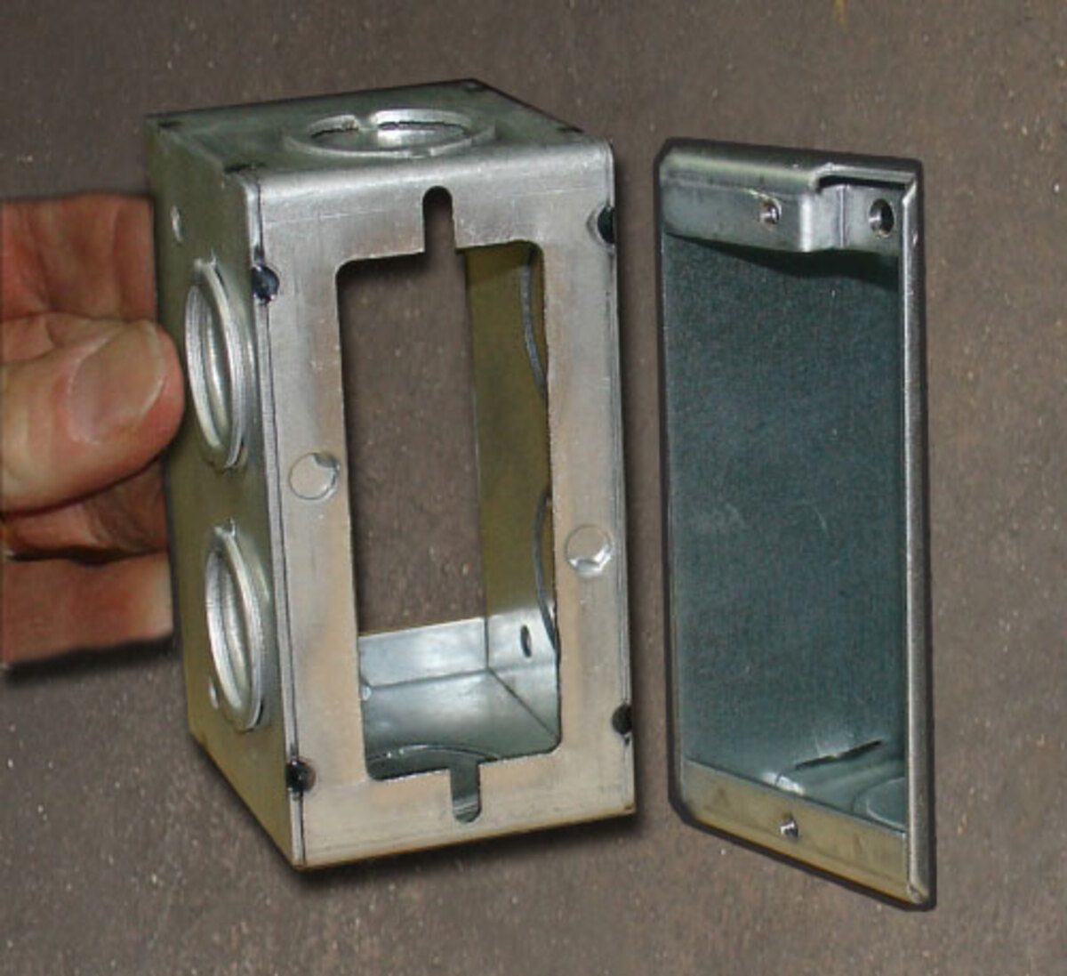 SOUTHWIRE Southwire TB-135 One-Gang 3-1/2 Deep Solid Masonry Box