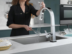 DELTA FAUCET Delta Faucet 9193T-DST Pivotal Single Handle Pull Down Kitchen Faucet with Touch Activation